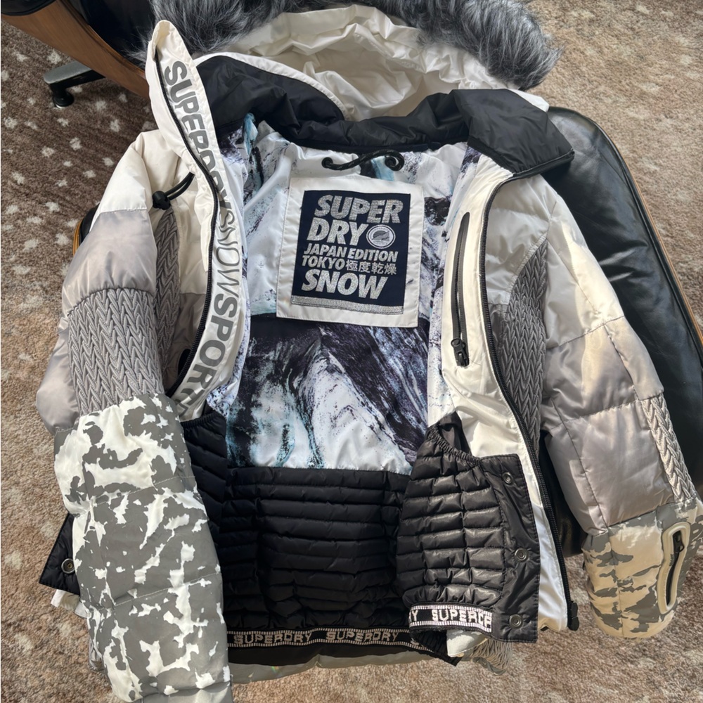 Size small. Super comfortable. - image 2